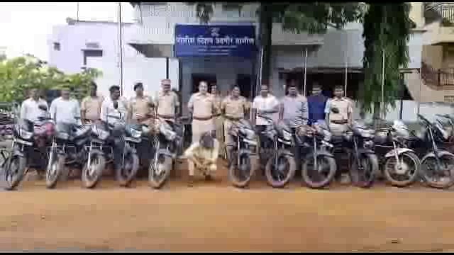 नांदेड जिल्ह्यातील गुंडोपंत दापका येथील अट्टल दुचाकी चोराला उदगीर ग्रामीण पोलिसांनी ठोकल्या बेड्या