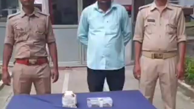 गोंडा न्यूज़ ,चोरी करने,के एक अभियुक्त को माल, के, साथ,छपिया पुलिस ने किया गिरफ्तार