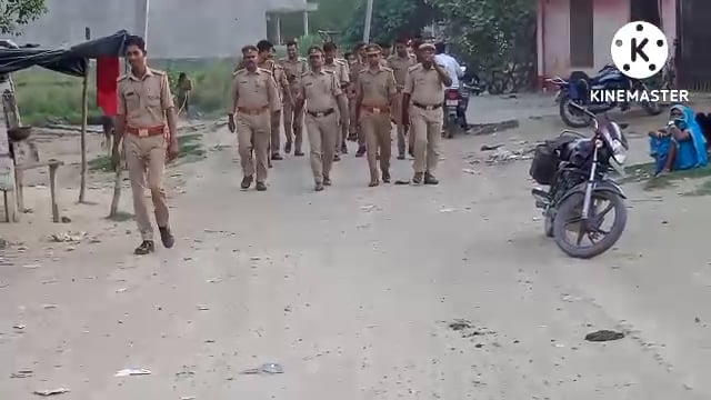 जनपद बहराइच थाना खैरी घाट निखिल कुमार श्रीवास्तव के नेतृत्व में पैदल गस्त