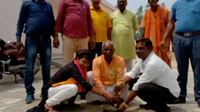 वृक्षारोपण महा अभियान के तहत भाजपा के पूर्व विधायक व कार्यकर्ताओं द्वारा क्षेत्र में किया गया वृक्षारोपण