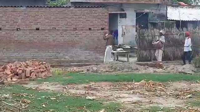 नवाबगंज क्षेत्र के नकहारा गांव में स चंडी महापूजा के बाद निकाली गई कलश यात्रा