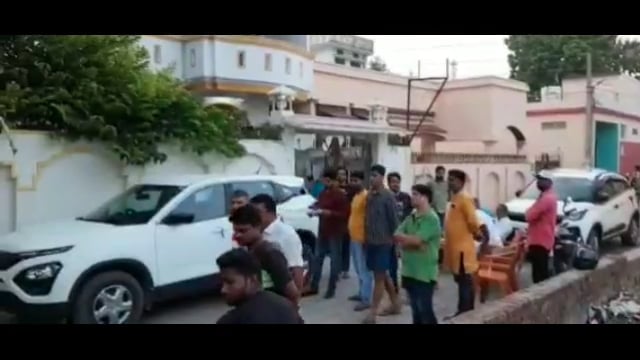 लाखो की नगदी  व गहनों सहित चोरो ने उड़ाये कीमती सामान,जब शादी समारोह में गया था परिवार