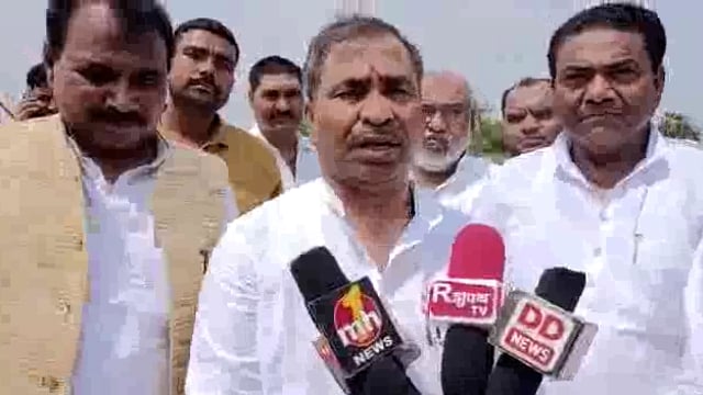 वृहद वृक्षारोपण अभियान में यूपी सरकार में लोक निर्माण विभाग मंत्री बृजेश सिंह प पहुचे जालौन सुनिए उन्होंने क्या कहा 