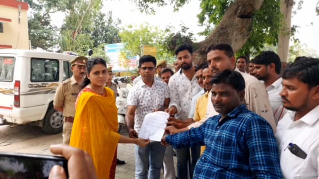 क्षेत्र पंचायत सदस्य व ग्राम प्रधानों द्वारा धरना प्रदर्शन कर , एसडीएम को दिया गया ज्ञापन।