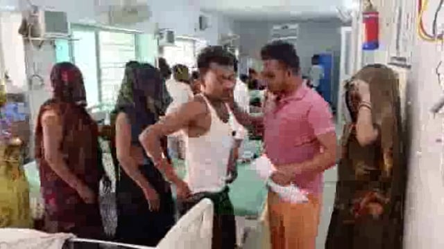 सड़क हादसे में बाइक सवार 2 युवक गम्भीर रूप से घायल