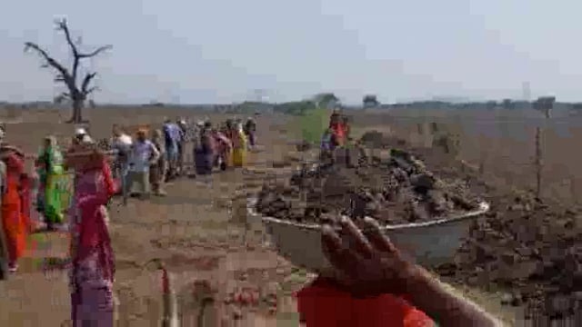 अतरसुबां में ग्राम प्रधान द्वारा फर्जी तरीके से निकाले गए 10 माह पूर्व सेक्टर निर्माण कार्य के रुपए ग्रामीणों ने की जांच