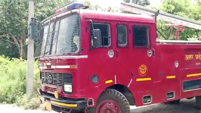 रामसनेहीघाट: विद्यालय प्रबंधन की लापरवाही से मिड डे मील का खाना बनाते समय सिलेंडर में लगी आग, मचा हड़कंप