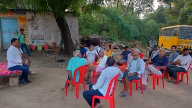 चुनार मिर्ज़ापुर: जिला पंचायत सदस्य ने चौपाल लगाकर सुनी समस्या