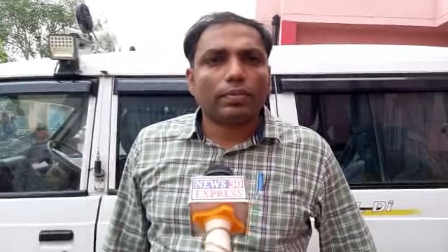 अलग अलग दो जगह गिरी आकाशीय बिजली मौके पर पहुंचे एसडीएम मोठ अंकुर श्रीवास्तव 