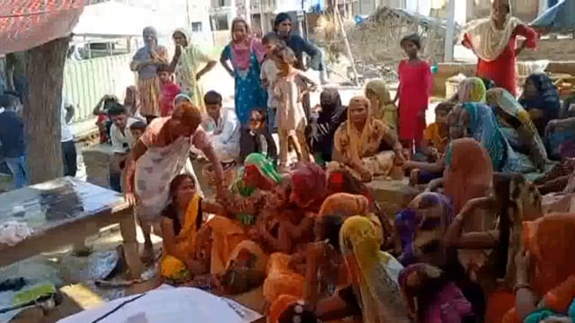 नगर पंचायत परशदेपुर कस्बे में मंगलवार रात फर्राटा पंखा लगाते समय युवक की हुई मौत,पुलिस ने  पीएम के लिए भेजा शव ।