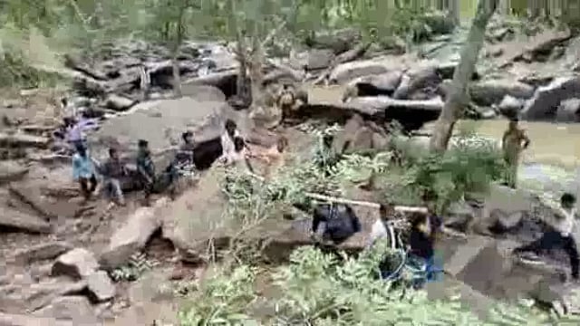 चुनार मिर्ज़ापुर: गोताखोरो की मदद से डूबे युवको के शव को पुलिस ने किया बरामद