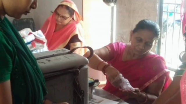 वजीरगंज ग्राम पंचायत गेडसर के चिलमपुर में स्वास्थ्य विभाग ने कैंप लगाकर 30 लोगों को लगाई कोरोना वैक्सीन 