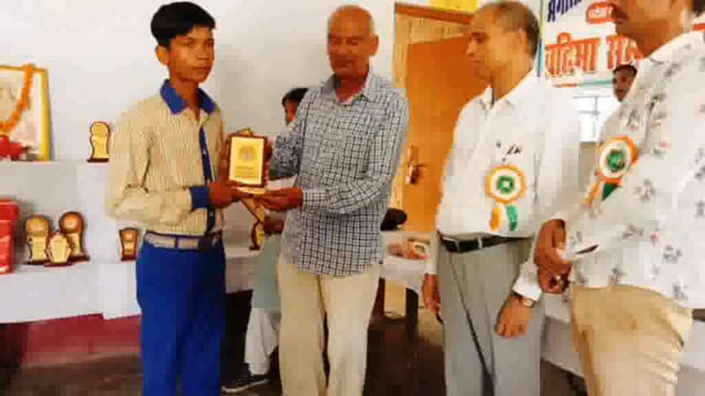 भगौती प्रसाद पब्लिक इंटर कॉलेज महमूदाबाद में प्रतिभा सम्मान समारोह का आयोजन किया गया।