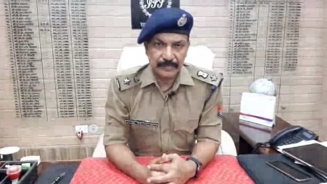 रायबरेली में फौजी ने शादी का झांसा देकर विधवा से किया रेप पीड़िता ने अपने खून से CM को लिखी चिट्ठी पुलिस जांच में जुटी।

