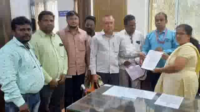 आंदोलक पत्रकारांचे जिल्हाधिकारी यांना निवेदन