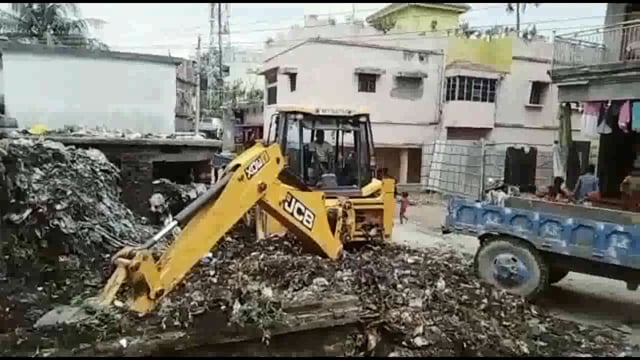 फलका बाजार में सार्वजनिक शौचालय की कराई गई साफ-सफाई