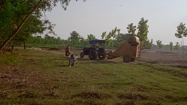 अवैध कर रहे मिट्टी खनन कारोबारियों तहसील राजस्व टीम ने की छापेमारी