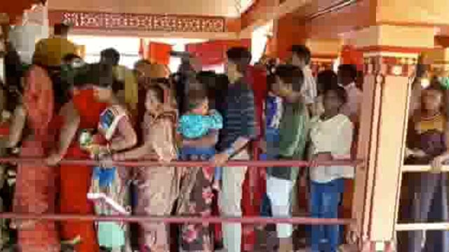 मिर्ज़ापुर : ग्रामीणों का आरोप दुलारो माता मंदिर पर पंडा समाज का अतिक्रमण,मंदिर परिसर में की जा रही है वसूली