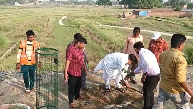 पालिकाध्यक्ष ने किया वृक्षारोपण