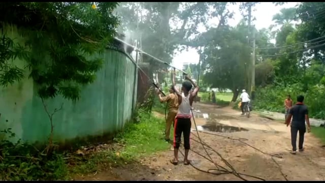 कोल्ड स्टोरेज के समीप जमीन विवाद में एक घर मे लगाया गया आग अग्निशमन के द्वारा आग पर पाया गया काबू