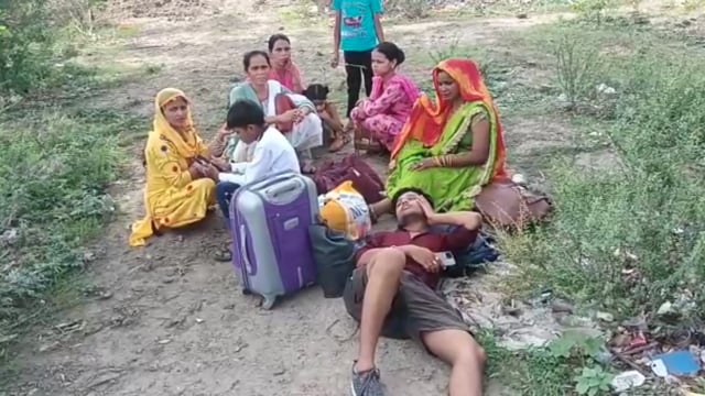 जालौन मे रफ्तार का कहर यूपी रोडवेज की अनियांत्रित बस ने स्कूल बस में मारी टक्कर एक दर्जन यात्री घायल