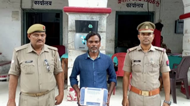 चुनार मिर्ज़ापुर: नाजायज तमंचे से गोली मारकर युवक को घायल करने वाला फरार अभियुक्त गिरफ्तार