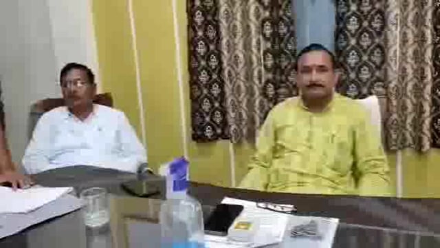 कोंच,साधिकार नियंत्रक ने किया विद्यालय का निरीक्षण व्यवस्थाएं दुरुस्त रखने के लिए निर्देश