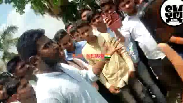 प्रतापगढ़ जिले के समाजवादी पार्टी के जिलाध्यक्ष का विद्यालय सीज के संबंध में छात्र द्वारा अपनी प्रतिक्रिया दी जा रही हैं