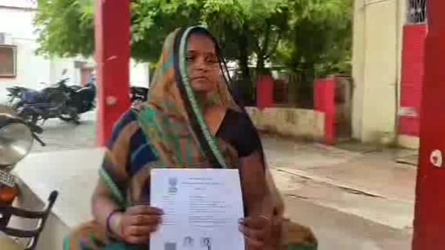 कोंच,महिला ने लगाया प्लॉट पर अवैध कब्जा करने का आरोप एसडीएम को दिया शिकायती पत्र