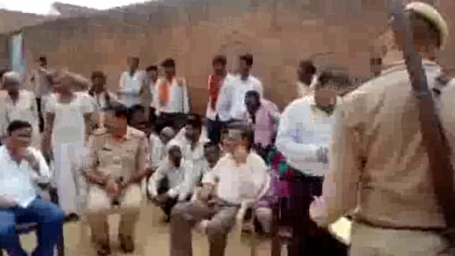 जालौन,कोंच:आकाशीय बिजली से मरने वालों के परिजनों को दिए गए प्रमाण पत्र