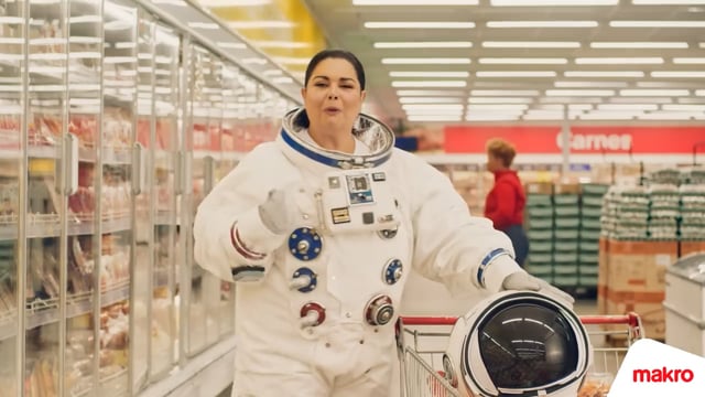 Vídeo: Makro apresenta campanha com Fabiana Karla