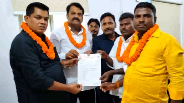 मोरसंडा के मनोज कुमार मंडल को हिंदुस्तानी आवाम मोर्चा (सेक्यूलर) का युवा प्रकोष्ठ के जिला अध्यक्ष बनाया गया