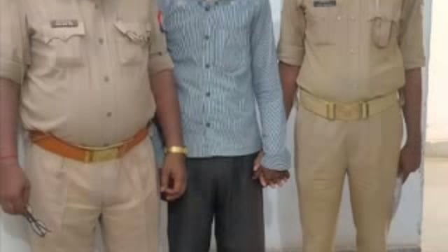 चुनार मिर्ज़ापुर: गुंडा एक्ट के जिला बदर अपराधी को पुलिस ने किया गिरफ्तार
