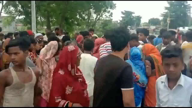 महेशपुर चौक के समीप दो तेज रफ्तार बाइक में भिड़ंत हुए भिड़ंत में दोनों बाइक चालक जख्मी हो गया