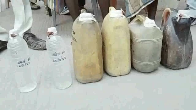 पोठिया पुलिस ने गश्ती के दौरान 10 लीटर देसी शराब के साथ एक विक्रेता को गिरफ्तार कर भेजा जेल