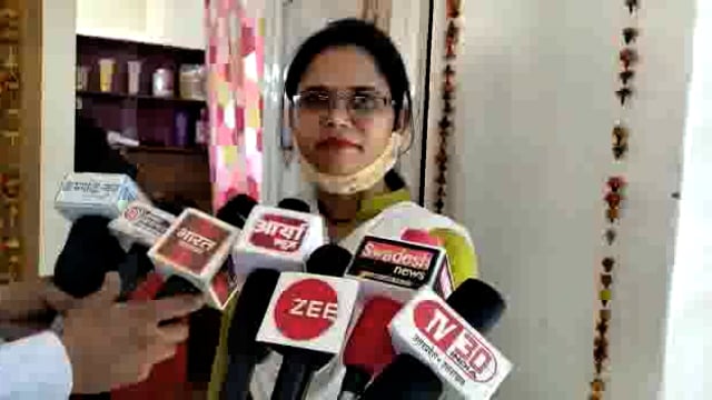 रायबरेली जिला जेल में महिलाओं को सिखाया जा रहा ब्यूटी पार्लर का कोर्स शुरू किया गया प्रशिक्षण.