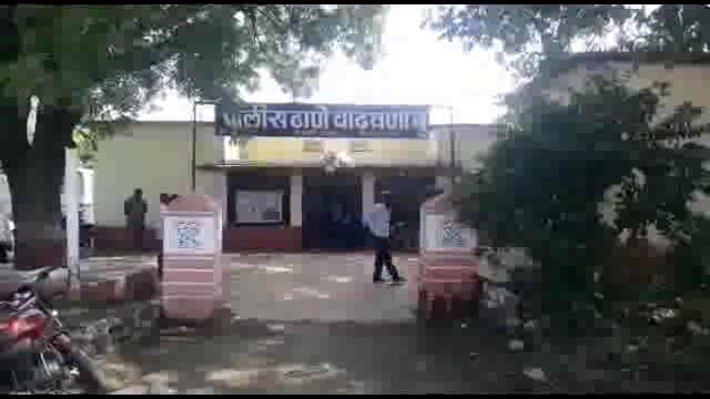 वाढवणा पोलिसांची कारवाई शेळगाव फाटा येथे देशी दारुसह 53 हजार 440 रुपयांचा मुद्देमाल केला जप्त