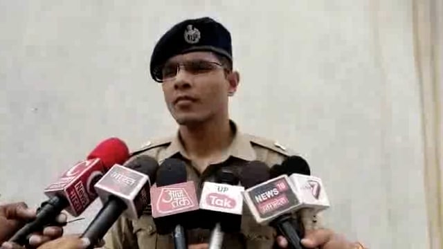 #प्रयागराज
नैनी थाना क्षेत्र के अरैल में तीर्थपुरोहितो के आपसी विवाद में चली गोली, फायरिंग में तीर्थपुरोहित बबुआ तिव