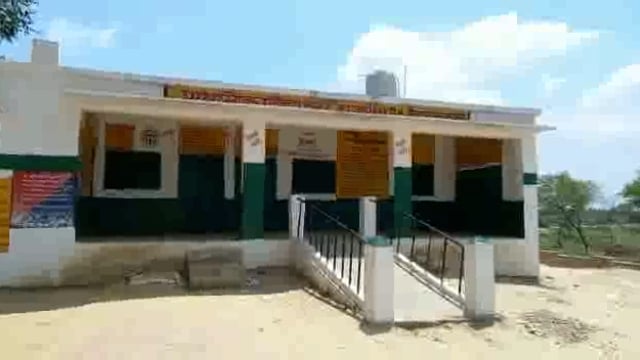 निर्धारित समय से पहले विद्यालय को बंद कर फरार हुए अध्यापक, खंड शिक्षा अधिकारी ने कहा होगी कार्यवाही