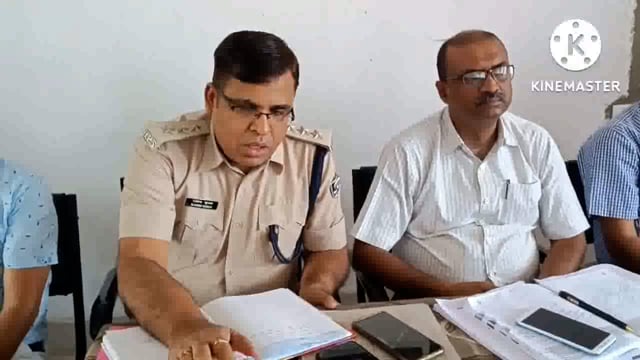 अनुमंडल सभागार बकरीद पर्व को लेकर एक बैठक की गई जिस बैठक का अगवाई अनुमंडल पदाधिकारी आदित्य कुमार  झा