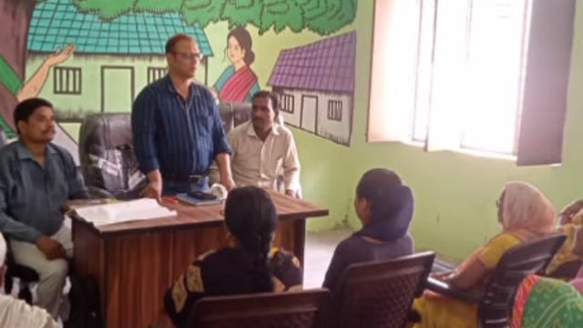 चुनार मिर्ज़ापुर: बच्चे से बाल श्रम ना करा कर उन्हें शिक्षा की मुख्यधारा से जोड़ने की विषय पर किया गया बैठक