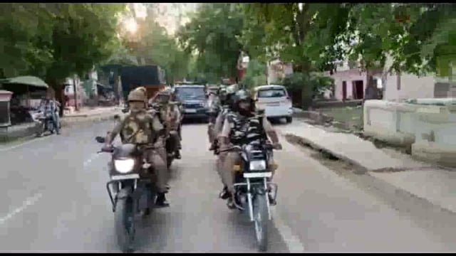 बकरीद त्योहार दृष्टिगत लालगंज कोतवाली पुलिस टीम ने निकाला पैदल गस्त व रूट मार्च