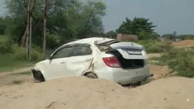 रायबरेली लालगंज कोतवाली के एनएच 232 तक तेज रफ्तार कार अनियंत्रित सड़क किनारे खाई में गिरी बाल बाल बचे लोग