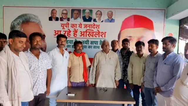 समाजवादी पार्टी संरक्षक मुलायम सिंह यादव की पत्नी के निधन पर इटवा सपा कार्यालय पर शोक सभा रख कर दी गई श्रद्धांजलि