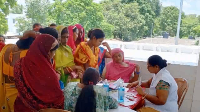 फलका अस्पताल में शिविर लगाकर 85 गर्भवती महिलाओं का किया गया स्वास्थ्य जांच


 