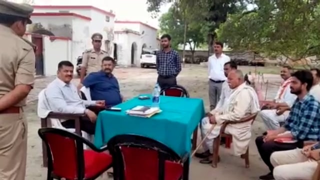 हरदी थाना परिसर में शनिवार को समाधान दिवस आयोजन हुआ जिसमें डीएम दिनेश चंद्र और एसपी केशव कुमार चौधरी मौजूद रहे