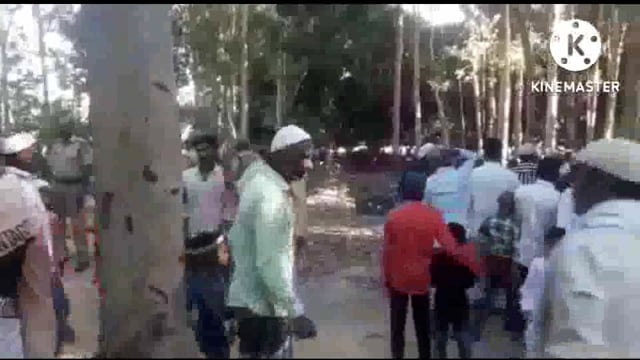 सहादतगंज ईदगाह पर ए आई एम आई एम के जिला अध्यक्ष विकास श्रीवास्तव ने बकरीद की लोगों को दी दिली  मुबारकबाद 