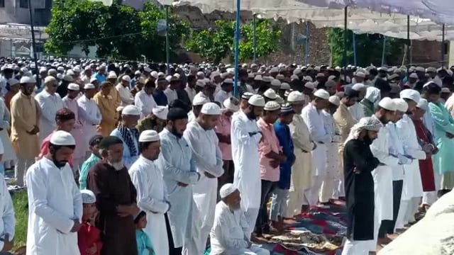 त्याग और बलिदान के त्यौहार ईद-उल-जुहा यानी बकरीद पर आज जगह- जगह विशेष नमाज़ अदा की गयी।
