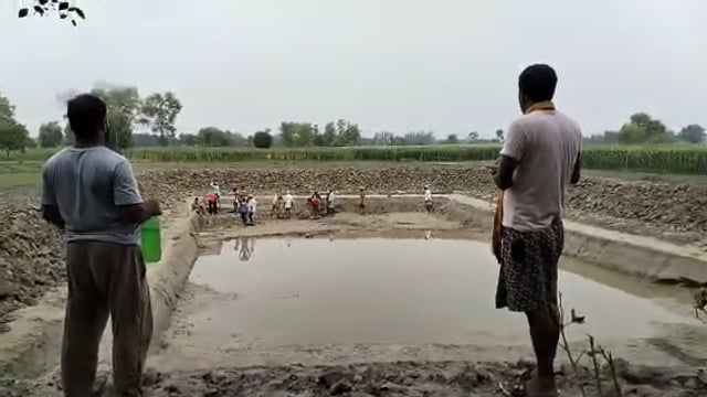 वजीरगंज के ग्राम पंचायत कादीपुर में बन रहे तालाब का प्रधान ने किया निरीक्षण देखीं व्यवस्था 