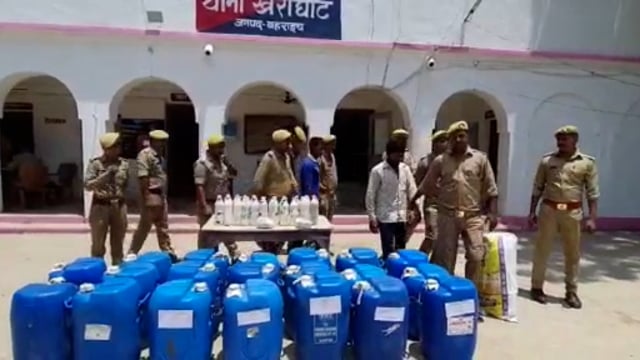 जनपद बहराइच के खैरी घाट थाने की पुलिस ने1000 लीटर अवैध जहरीली शराब के साथ दो आरोपित को किया गिरफ्तार भेज न्यायालय